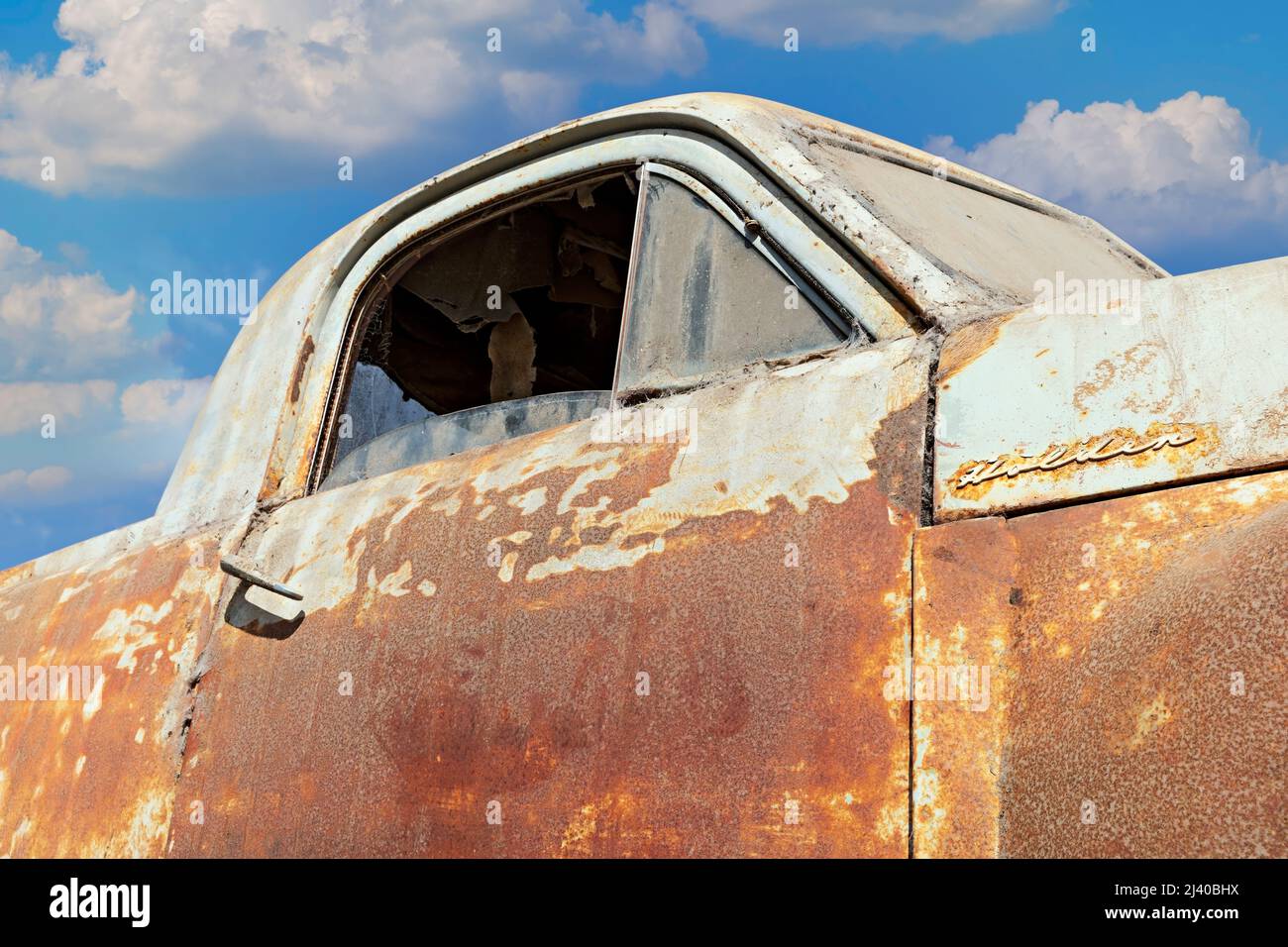 Cars Australia / Old Rusty FJ Holden Utility `s der Goldgräberstadt Clunes aus den 1850er Jahren in Victoria Australia. Stockfoto